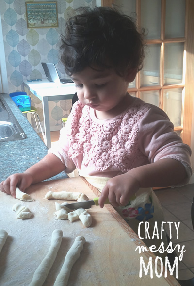 cooking with kids at craftymessymom.com