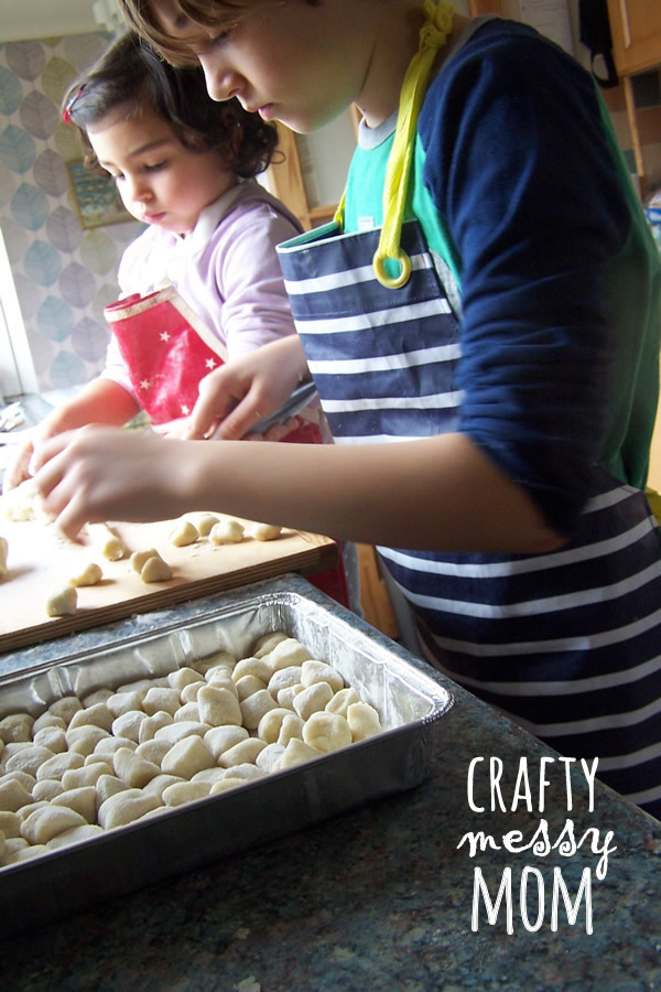 cooking with kids at craftymessymom.com