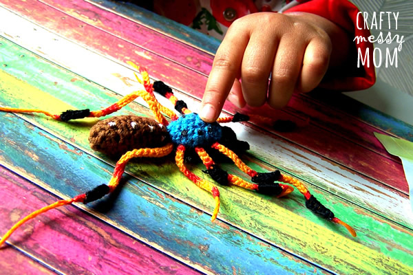 crochet spider at craftymessymom.com