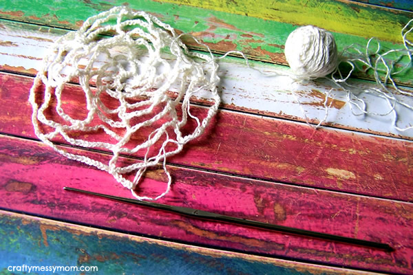 crochet web step1 at craftymessymom.com