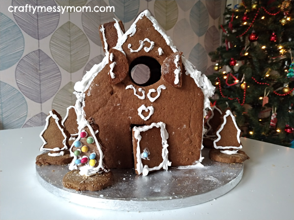 Gingerbread house at craftymessymom.com
